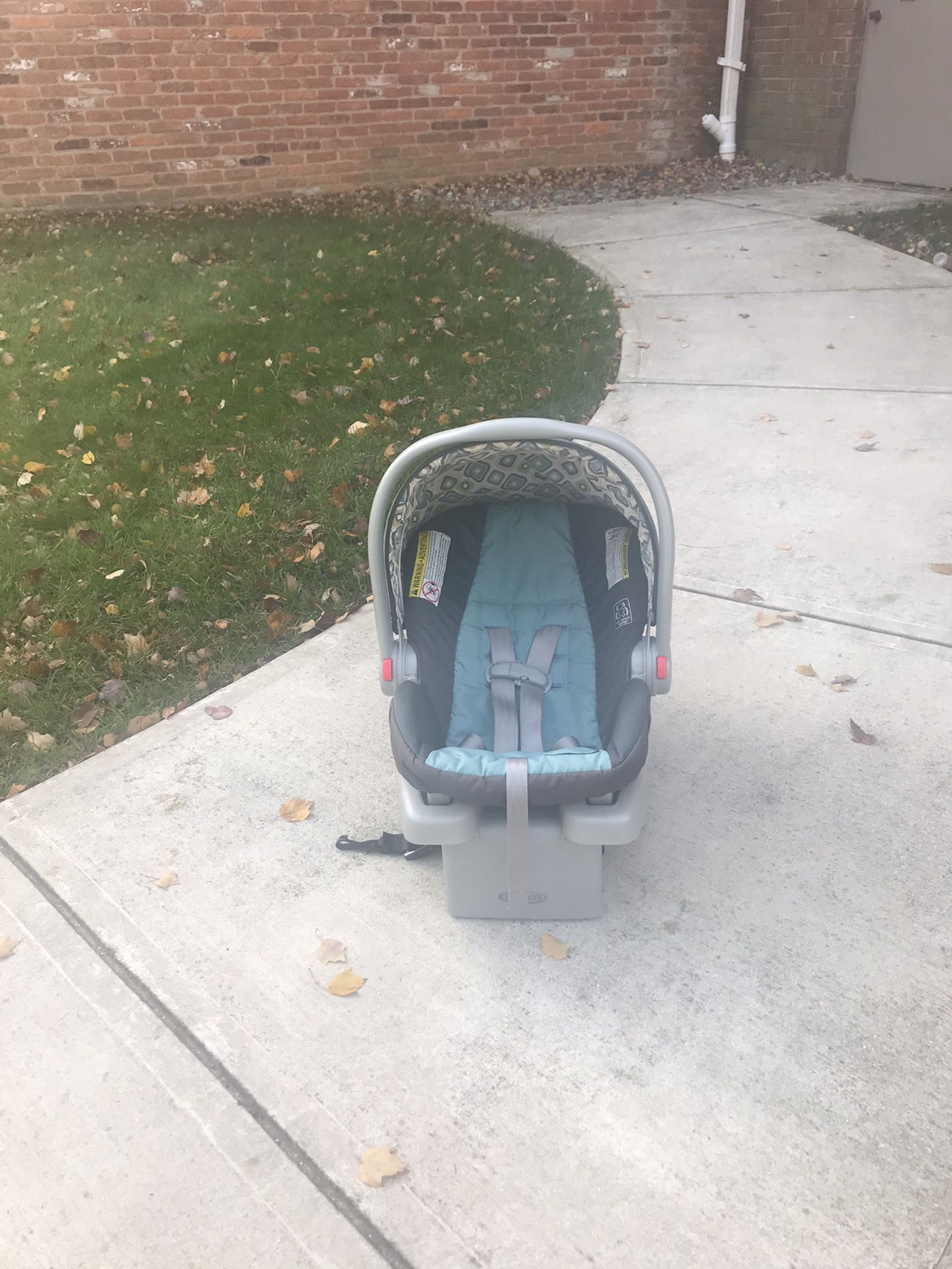 Graco snug-ride infant car seat