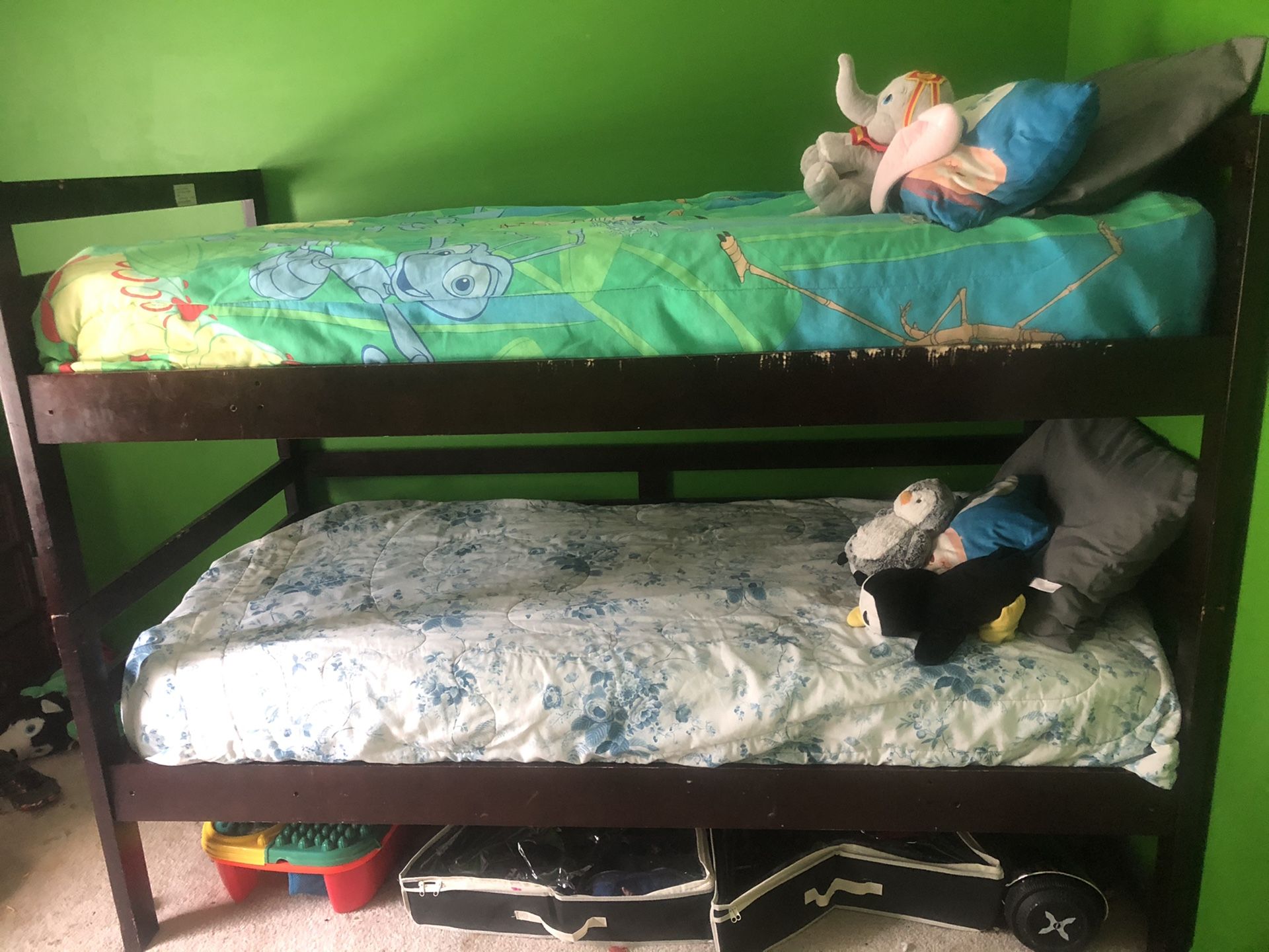 Twin over Twin Bunk Bed (1Mattresses Included)