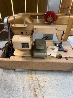 Vintage sawing machine good working condition. $50 obo pick up in 77015 cloverleaf area