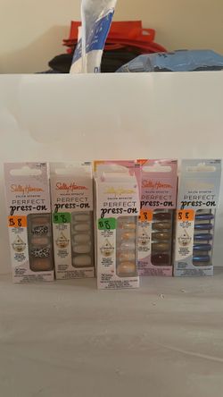 Sally Hansen press on nails