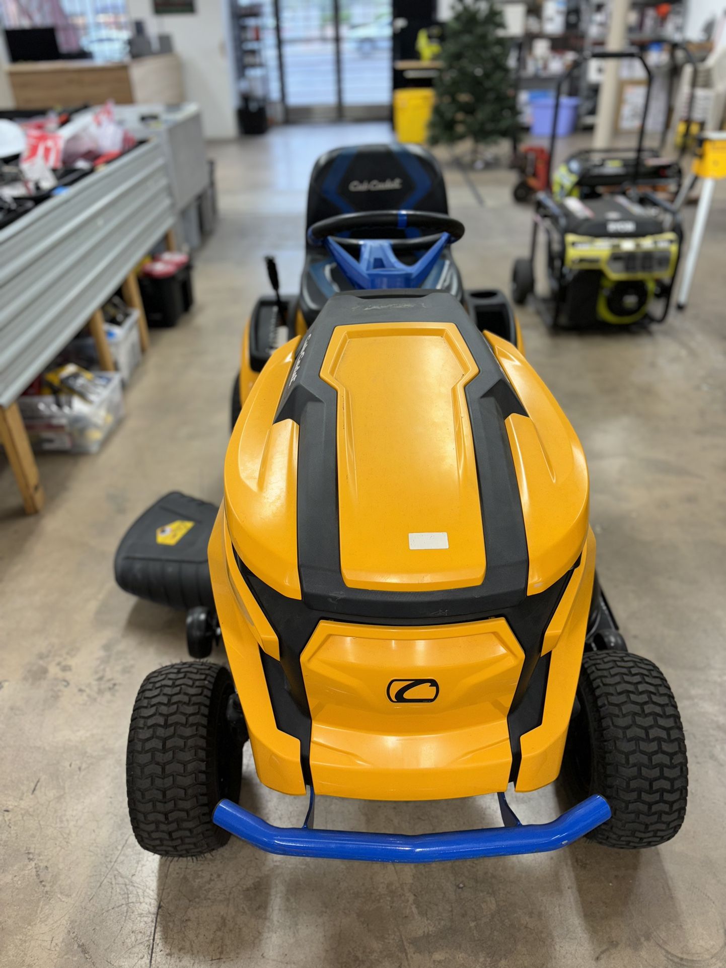 (Used Like New) Cub Cadet XT1 Enduro LT 42 in. 56-Volt MAX 60 Ah Battery Lithium-Ion Electric Drive Cordless Riding Lawn Tractor