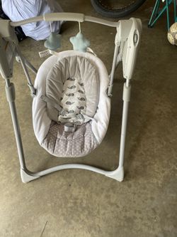 Graco Slim Spaces Compact Baby Swing
