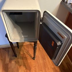 Sentry 1250 Fireproof Safe w/ combination 