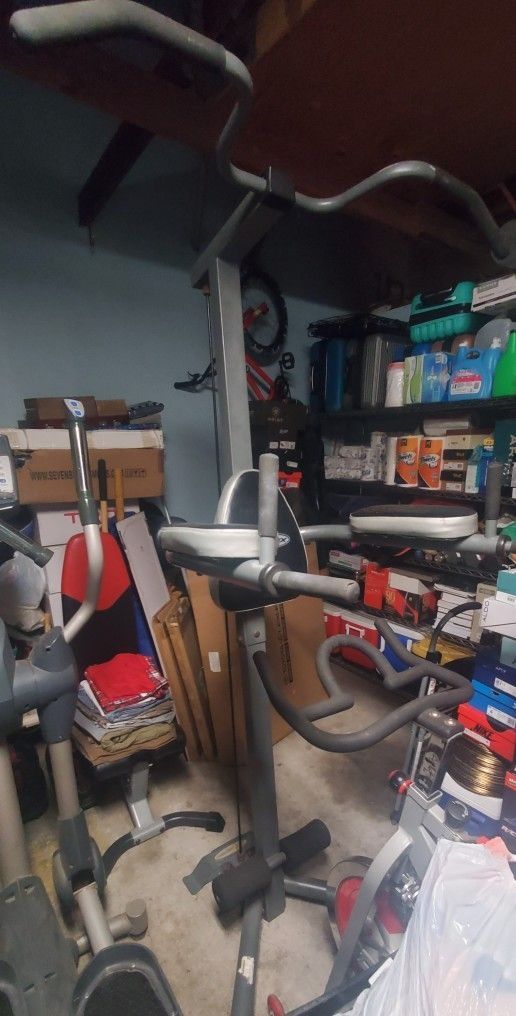 Pull Up Bar Station