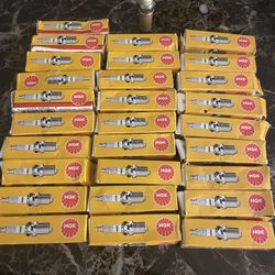 NGK (5574) BPM8Y Spark Plugs Individual Boxed 28 Count (new)