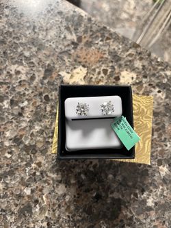 Solitaire Moiss Earrings
