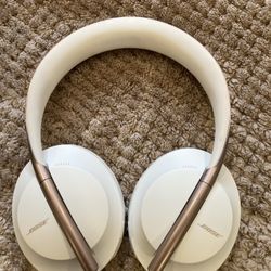 Bose Noise-Cancelling 700 Headphones - Lightly Used