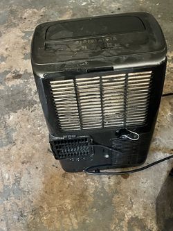 Selling portable AC unit new