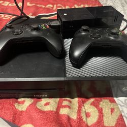 XBOX One + two controllers (black)