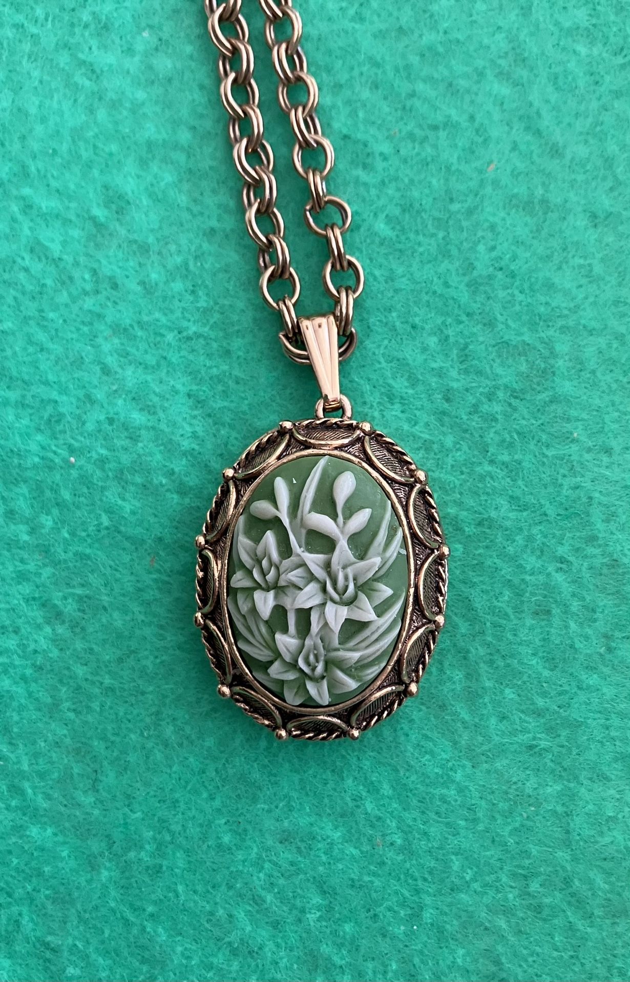 Floral Locket Necklace Vanda USA. #198.