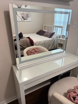 Vanity mirror
