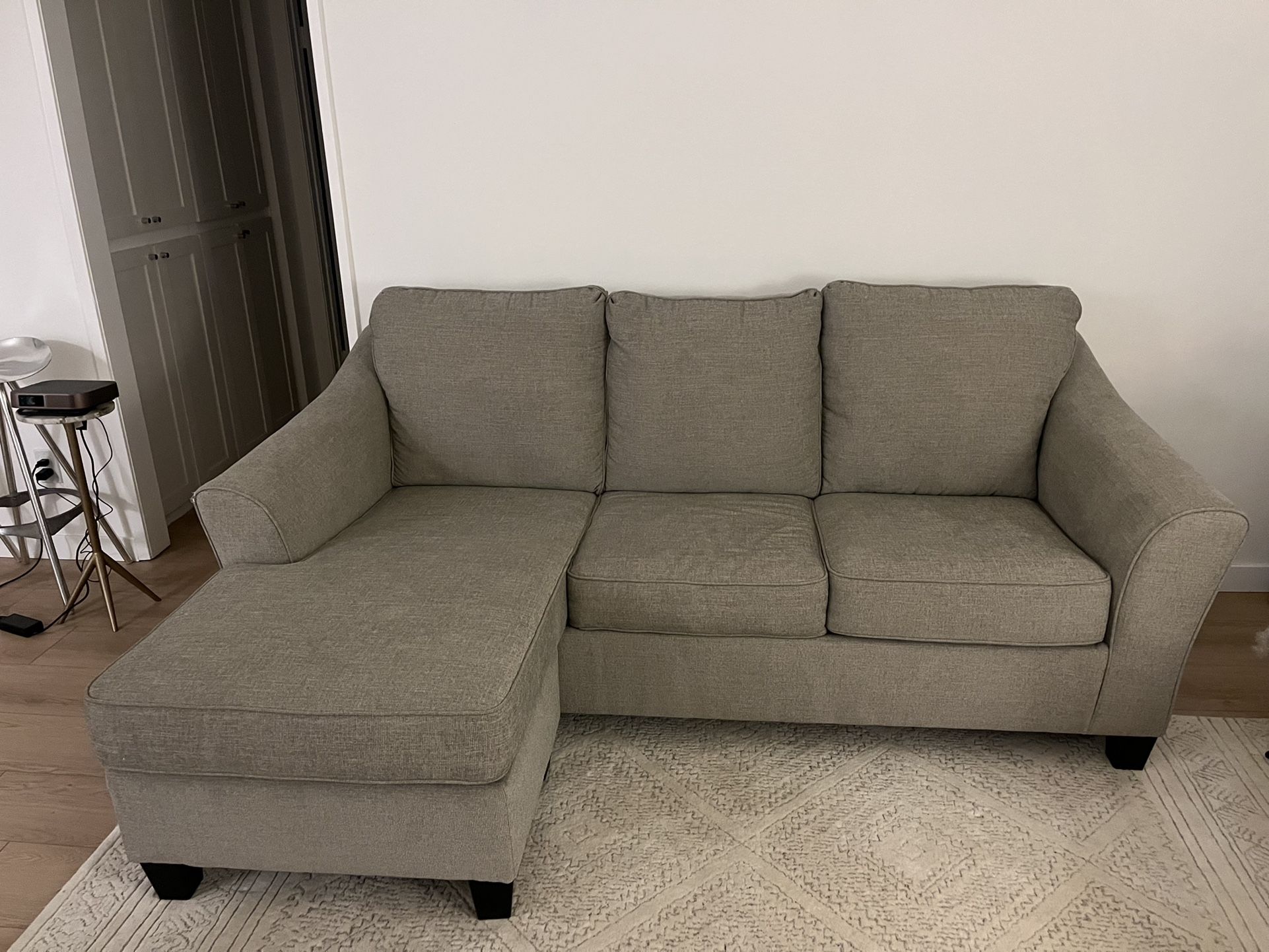 Kestrel queen outlet sofa chaise sleeper