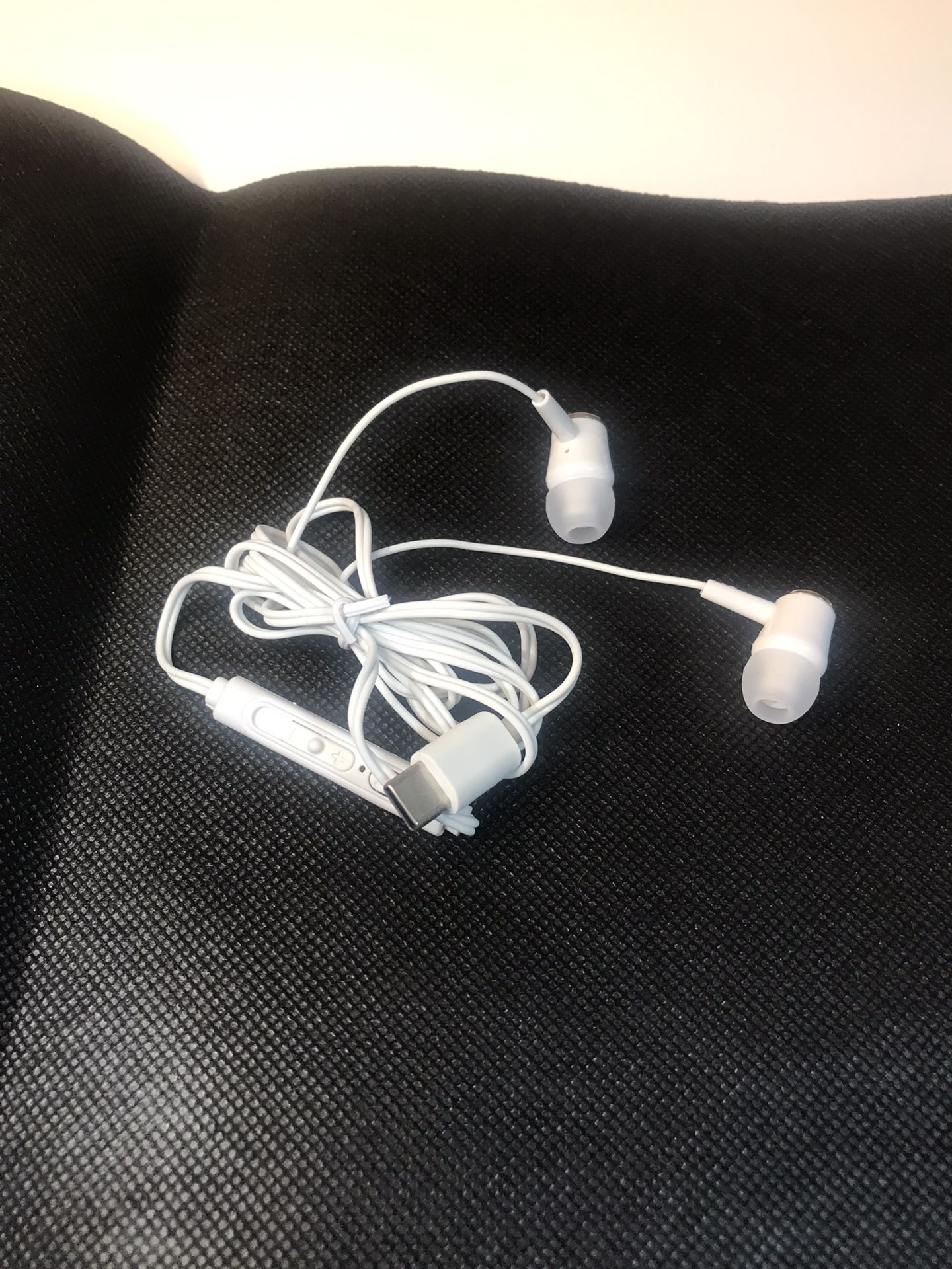Type-C jack headphones for phones IPhone 15 16 SAMSUNG wired headphones sound bass compatible with most USB-C / Type-C jack devices Smartphones Cell