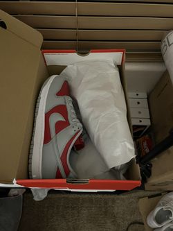 Nike Red Dunks Size 9 Men’s Shoes Nike Size 9 Men’s Size 10.5 Women’s 