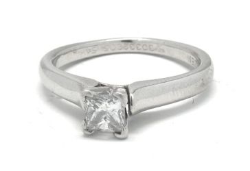 Ladies Diamond/Platinum Engagement Ring
