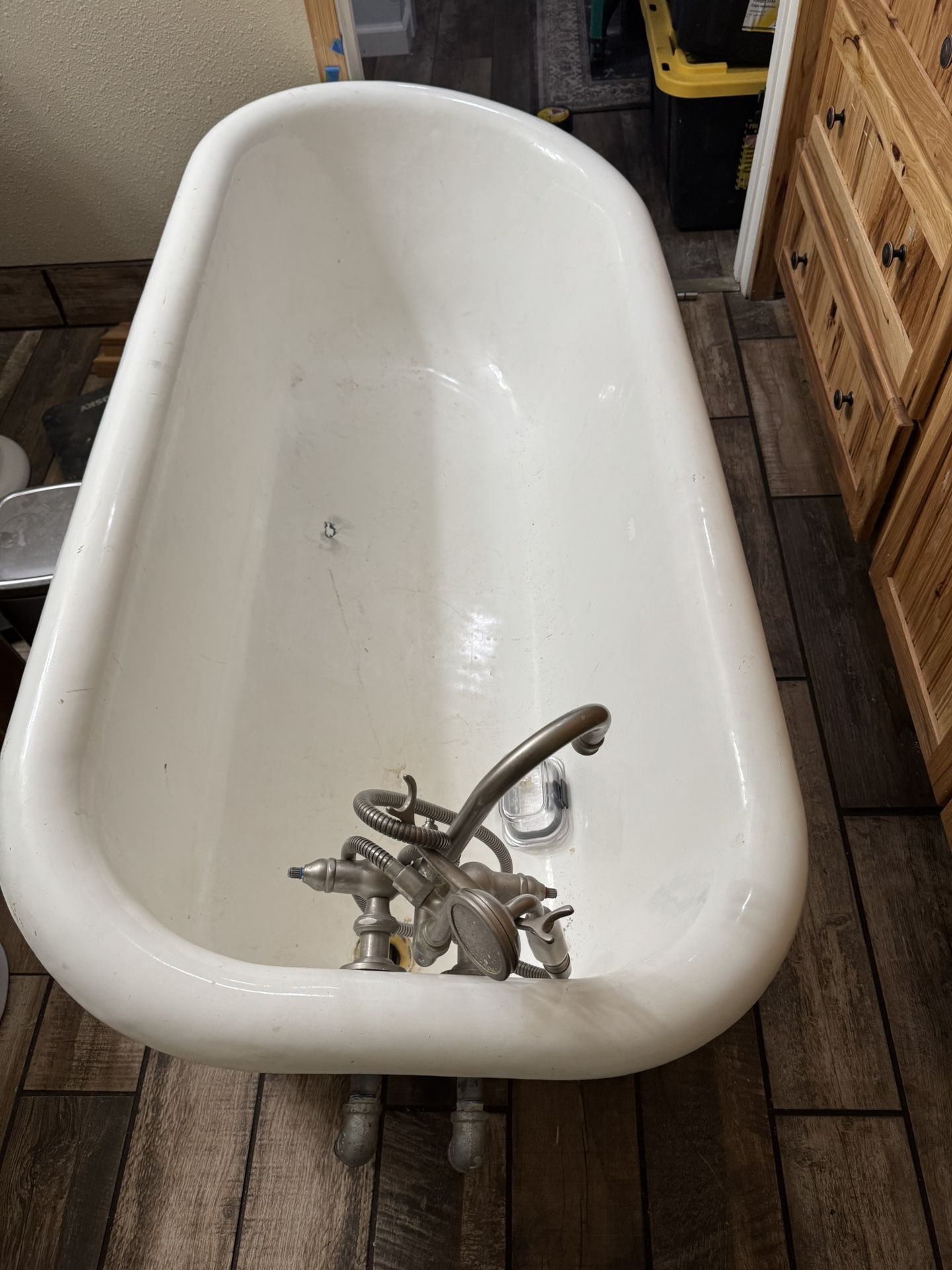 Cast Iron Clawfoot tub