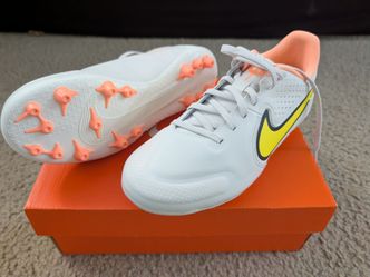 Nike Soccer Cleats - 5Y