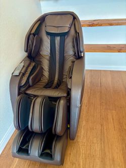 2024 Like New Daiwa Legacy 4 Massage Chair with Remote Control - San Diego, CA