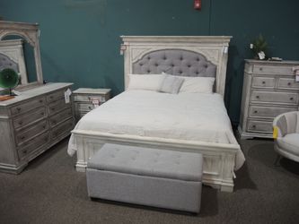 Steve Silver Highland Park King Tufted Bed – Cathedral White w/ Gray Upholstered Headboard – Floor Sample