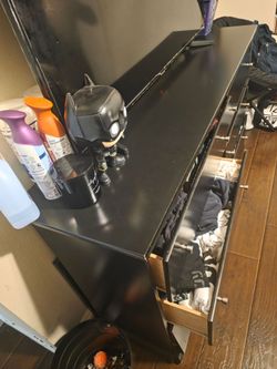 Black drawer chest