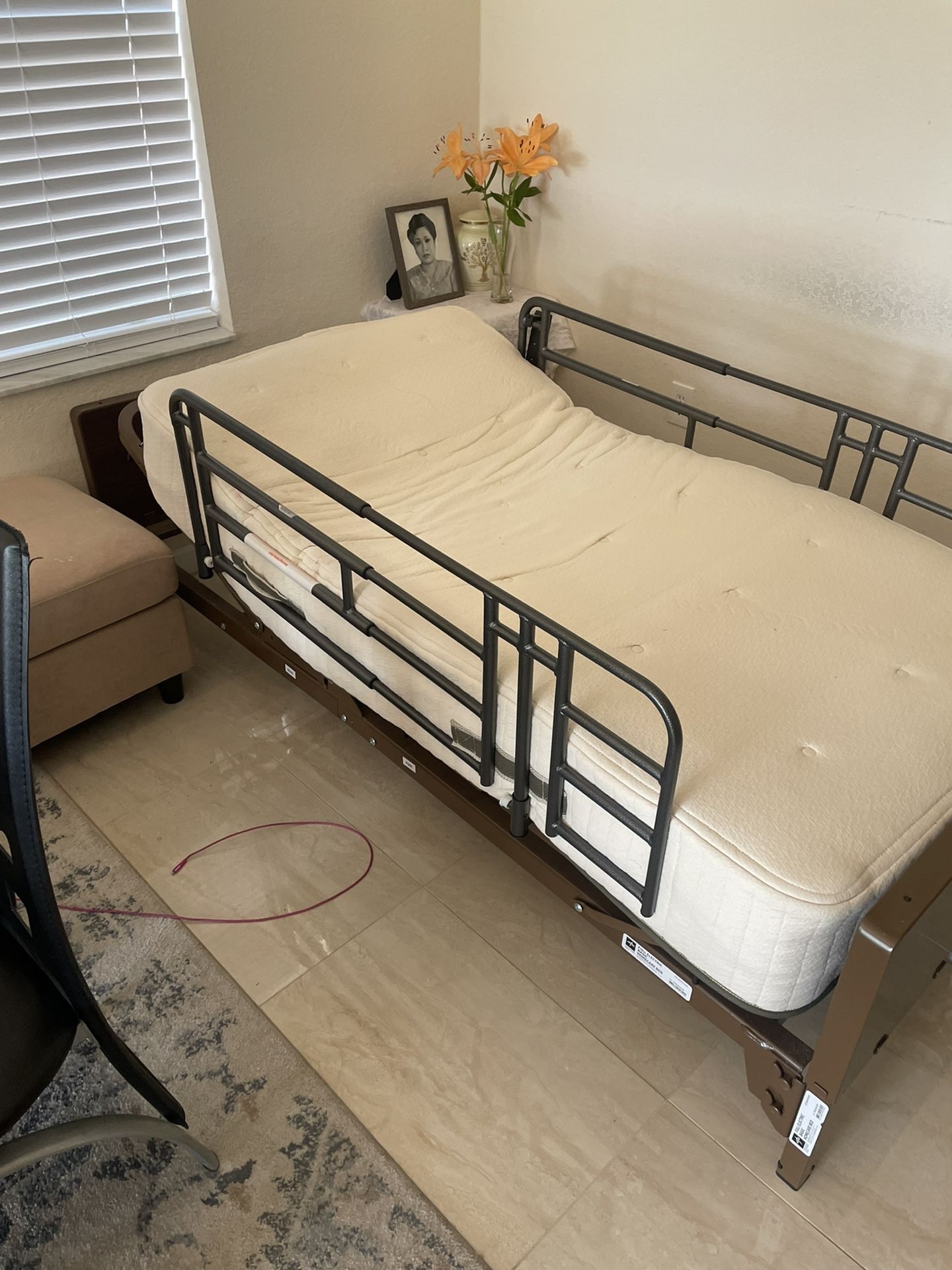 Full Electric Hospital bed With A Mattress