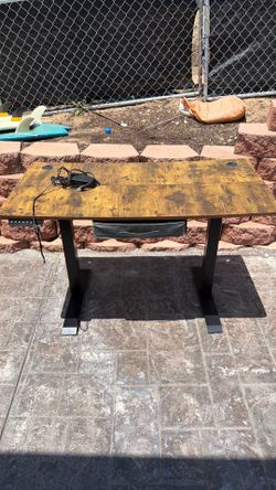 Electronic Sitting/Standing Desk