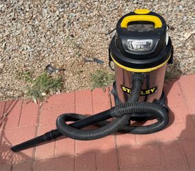 Stanley 2.8HP Wet/Dry Vacuum W Hose
