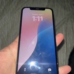 2 iPhone 12s