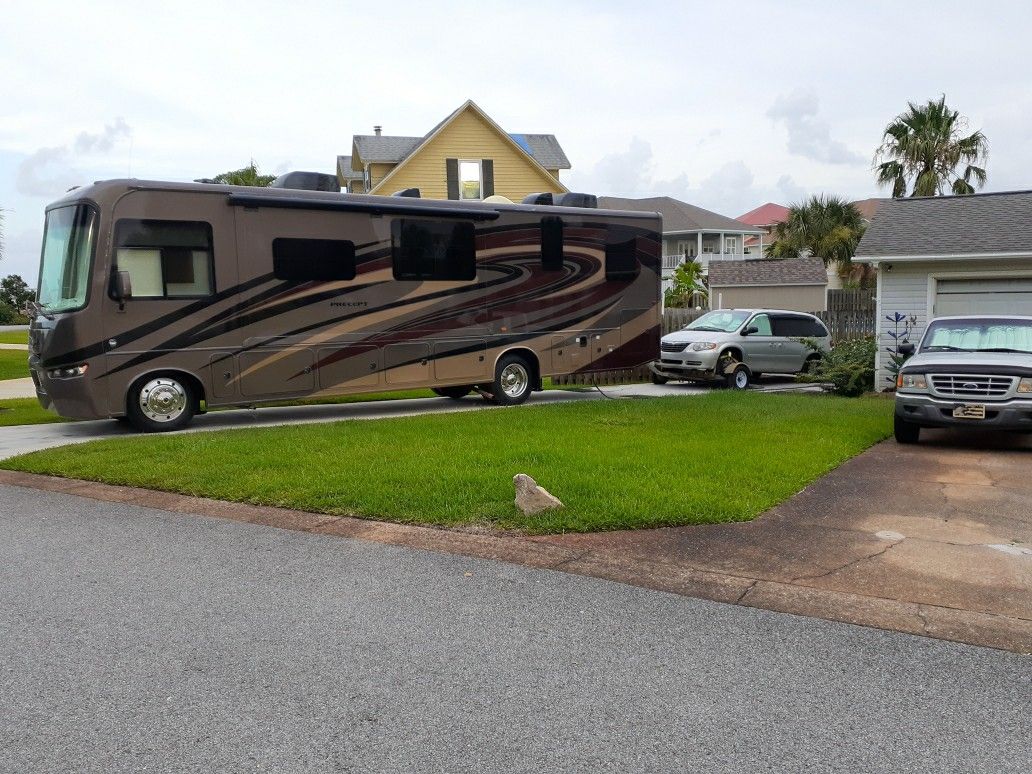 Class A 2016 Jayco Precept 35'