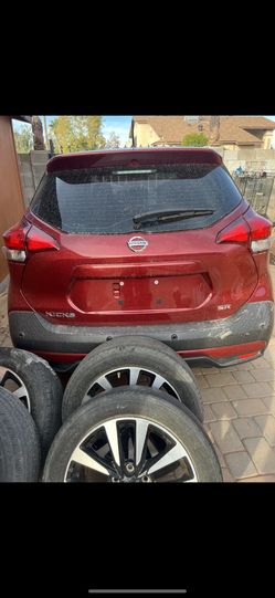 Nissan Kicks Tailgate