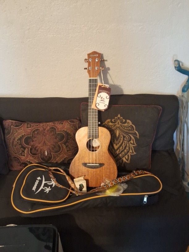 **BRAND NEW** Donner Duc100 Ukelele
