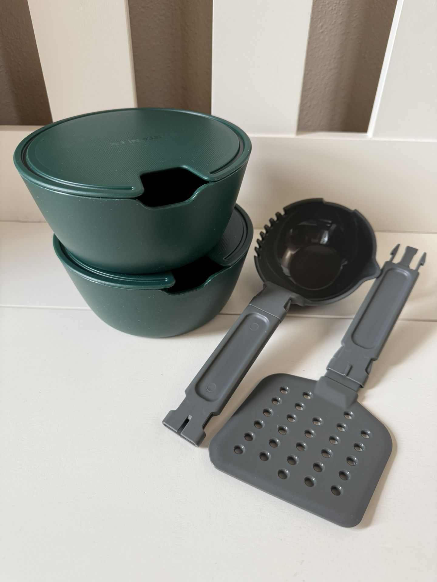 STANLEY 2bowls 1 spatula (New)& 1 ladle (new) (no available pot)*only used 🥣 once 