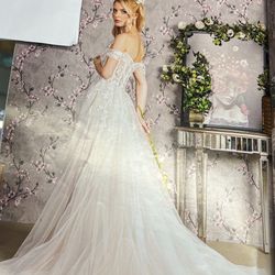 Ivory/Champagne wedding Dress 