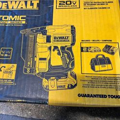 NEW Dewalt 23 ga pin nailer kit