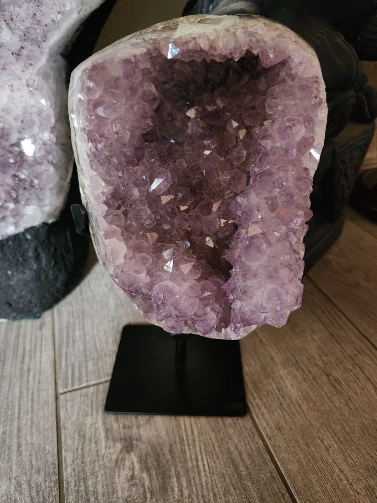 Amethyst Gem with blk metal stand