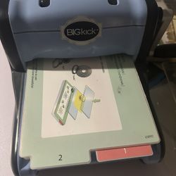 Sizzix BIGkick Die Cutting Machine + Accessories Bundle