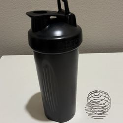 Black Shaker Bottle** Botella mezcladora negra**