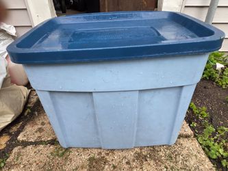 RUBBERMAID STORAGE BIN
