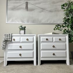 (Set of 2) Solid Wood Nightstands / End tables (Free Delivery Available)