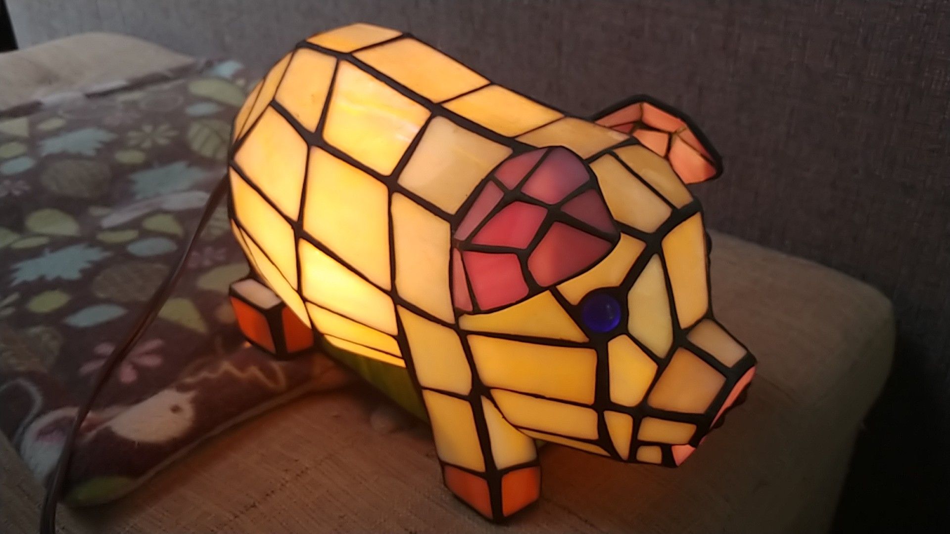 Tiffany style Stained Glass Pig Lamp