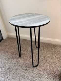 Mini Faux Wood Side Table/Plant Stand