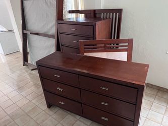 $50 Bedroom Dresser Set