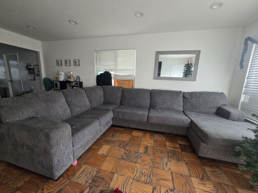 Sectional Couch Grey 