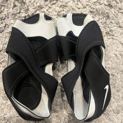 Nike Yoga Shoes Size Medium 