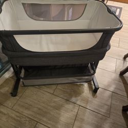 Baby Bassinet NEED GONE ASAP 