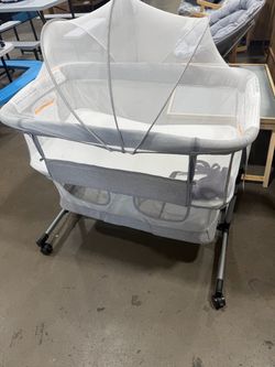 Baby bassinet bedside sleeper with wheels