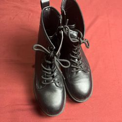 A new day woman’s black lace up Combat Boots Sz(8)  Stylish, And Durable YK20