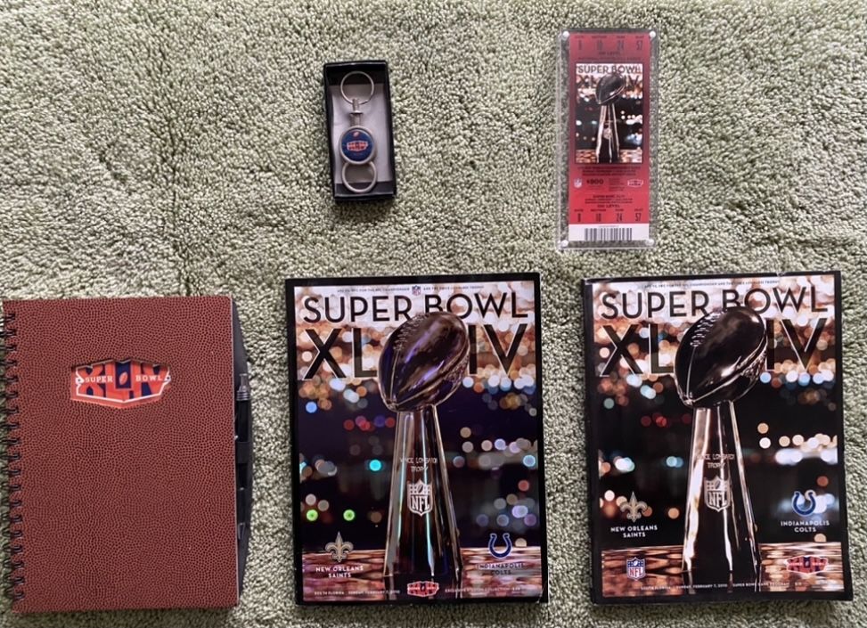 SUPER BOWL XLIV MEMAROBELIA. SAINTS vs COLTS. Game Program, Hologram Stadium Program, Ticket In Plexiglass, Notebook And Key Chain.