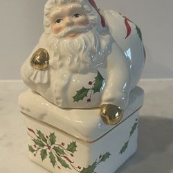 Lenox Holiday/Christmas  Santa Atop Chimney Stackable Salt & Pepper~2003