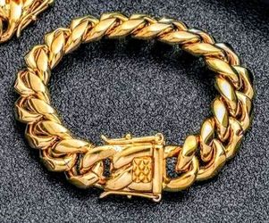 Cuban link bracelet